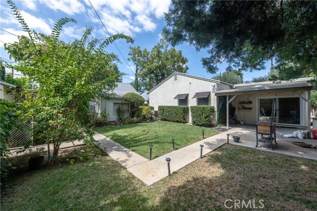 14734 Magnolia Boulevard photo 27