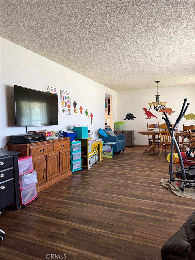 https://media.crmls.org/medias/9c84c366-20d1-428e-901b-18eaff47e751.jpg?preset=X-Large