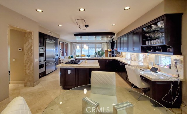 34 Sunset Cove, Newport Coast CA: https://media.crmls.org/medias/9c85d5ed-5cef-46c4-8f4e-d00a9ffd8bd3.jpg