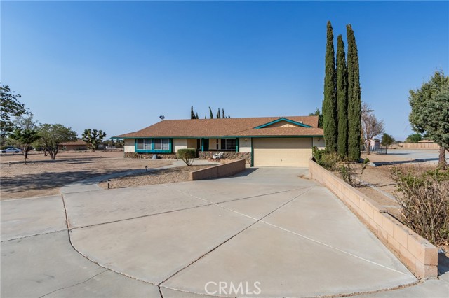 10731 Anaconda Avenue, Oak Hills CA: https://media.crmls.org/medias/9c86238f-f905-4afd-b2c3-66144f442ef1.jpg