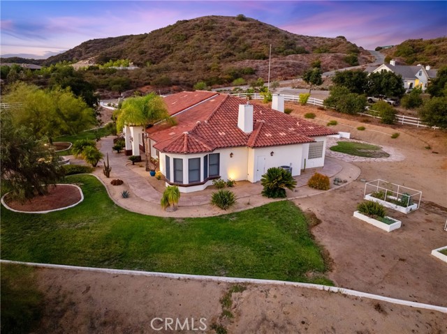 Detail Gallery Image 4 of 9 For 21977 Paseo Chico, Murrieta,  CA 92562 - 4 Beds | 3/1 Baths