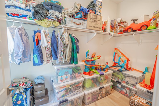 27871 Screenplay Place, Valencia CA: https://media.crmls.org/medias/9c873266-c871-4312-a1bf-5eb1c90cd969.jpg