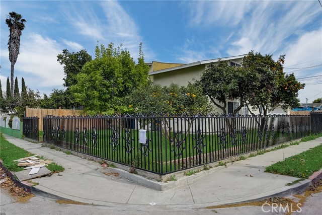 2202 Hatchway Street, Compton, California 90222, 5 Bedrooms Bedrooms, ,2 BathroomsBathrooms,Single Family Residence,For Sale,Hatchway,EV24059547