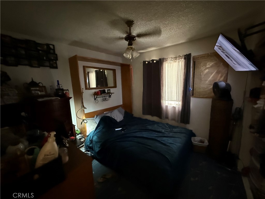 https://media.crmls.org/medias/9c878685-6c1e-4956-9cc1-9b22eff59d5c.jpg?preset=X-Large