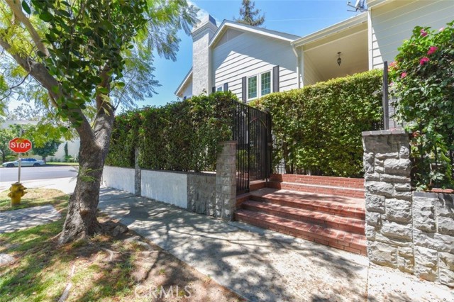 14237 Burbank Boulevard, 1 photo 2