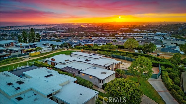 21 Beachcomber Drive, Corona del Mar CA: https://media.crmls.org/medias/9c88a30b-cf7c-4b59-8a9f-da3ddc387df1.jpg
