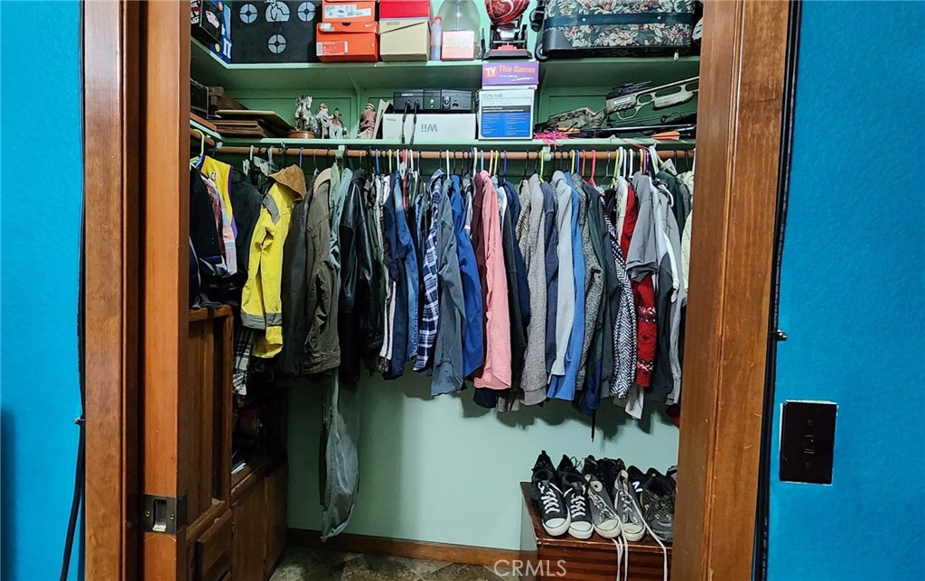 https://media.crmls.org/medias/9c88d943-c865-4be1-9ec1-5e35f6787292.jpg?preset=X-Large