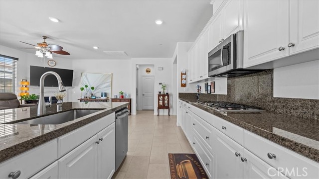 Detail Gallery Image 12 of 37 For 30252 Bristol Gate, Menifee,  CA 92584 - 4 Beds | 2 Baths