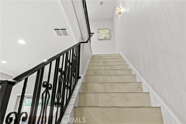 Detail Gallery Image 42 of 69 For 6920 Valmont #5,  Tujunga,  CA 91042 - 4 Beds | 3 Baths