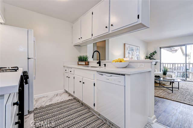 Detail Gallery Image 7 of 22 For 4727 W 147th St #220,  Lawndale,  CA 90260 - 2 Beds | 2 Baths