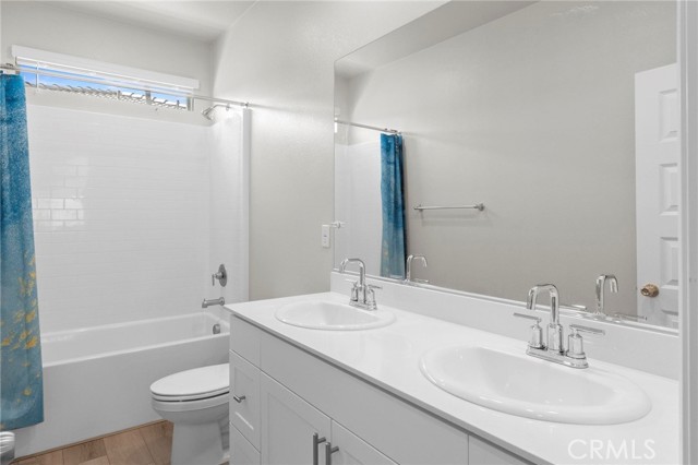 19409 Brush Creek Way, Lake Elsinore CA: https://media.crmls.org/medias/9c8bfd03-799b-491f-a76c-326b6ad884e9.jpg