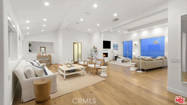 Detail Gallery Image 52 of 69 For 31654 Broad Beach Rd, Malibu,  CA 90265 - 4 Beds | 3/1 Baths