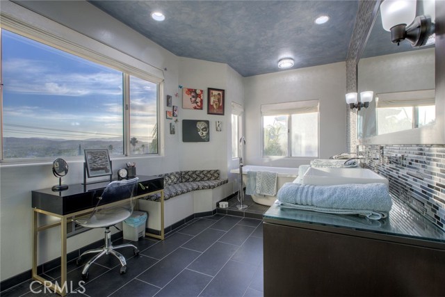 Detail Gallery Image 33 of 68 For 28856 Yosemite Pl, Canyon Lake,  CA 92587 - 3 Beds | 3/1 Baths