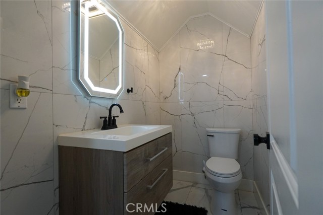 Detail Gallery Image 11 of 17 For 2364 Las Palomas, La Habra Heights,  CA 90631 - 4 Beds | 3/1 Baths