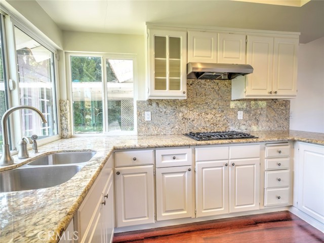 912 Brightstone Court, Westlake Village CA: https://media.crmls.org/medias/9c8d20f4-6d63-4ec2-be73-d064c4a8197e.jpg