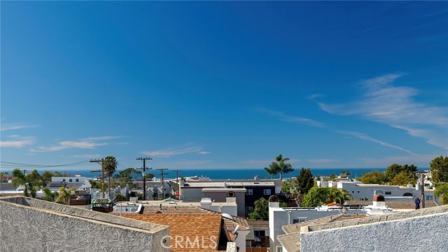 Detail Gallery Image 3 of 38 For 647 2nd, Hermosa Beach,  CA 90254 - 3 Beds | 2/1 Baths