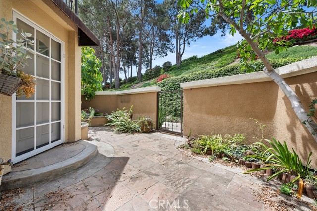 1 Overture Lane, Aliso Viejo CA: https://media.crmls.org/medias/9c8e32d6-e9c0-462b-95cd-d9caa34d35a6.jpg