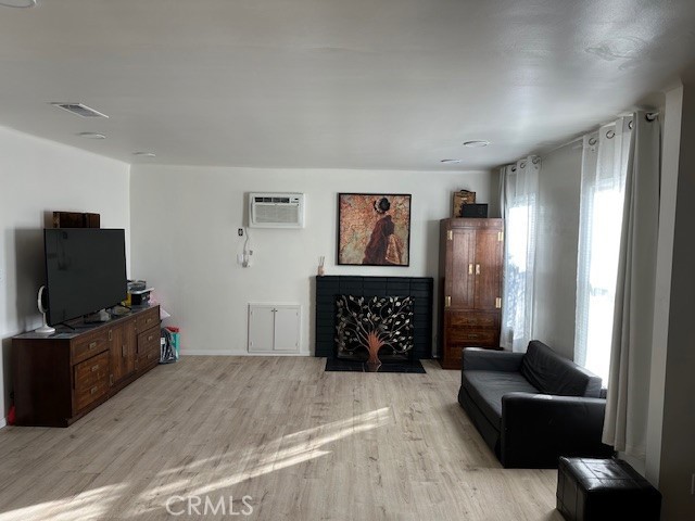 https://media.crmls.org/medias/9c8f053d-0f42-4d03-b4f0-f12dc2dfa944.jpg?preset=X-Large