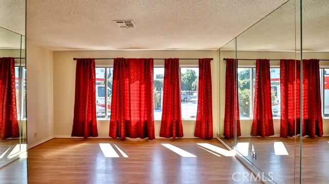 Detail Gallery Image 27 of 42 For 15841 Marlin Pl, Van Nuys,  CA 91406 - 2 Beds | 2 Baths