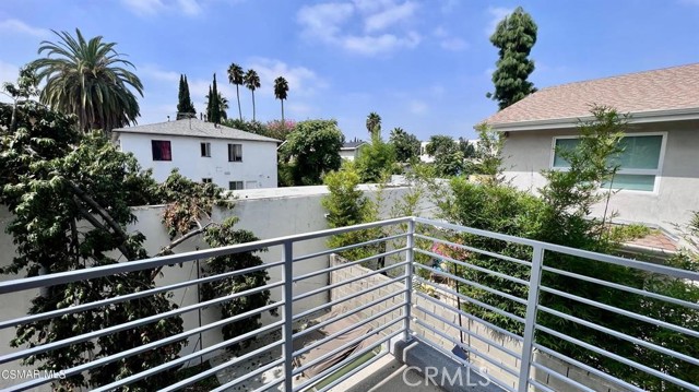 Detail Gallery Image 11 of 32 For 5635 Klump Ave #1/2,  North Hollywood,  CA 91601 - 3 Beds | 3/1 Baths