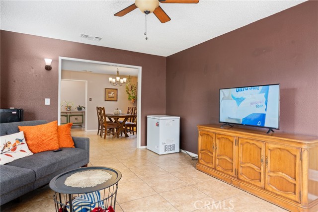 Detail Gallery Image 13 of 34 For 41429 Shadow Mountain Way, Hemet,  CA 92544 - 3 Beds | 2 Baths