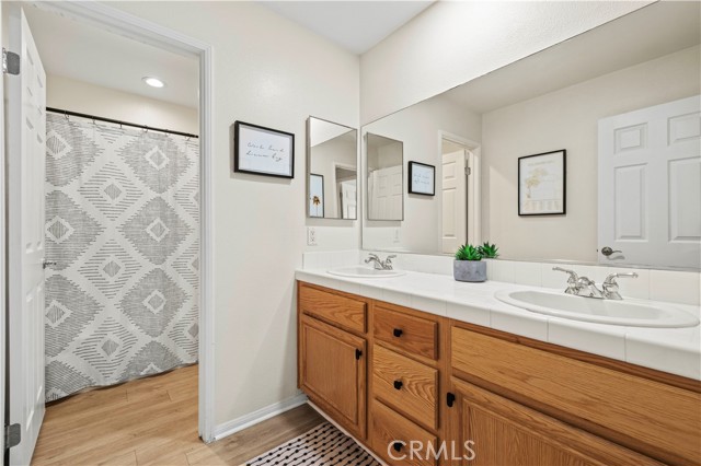 Detail Gallery Image 38 of 59 For 26451 Puffin Pl, Canyon Country,  CA 91387 - 4 Beds | 3 Baths