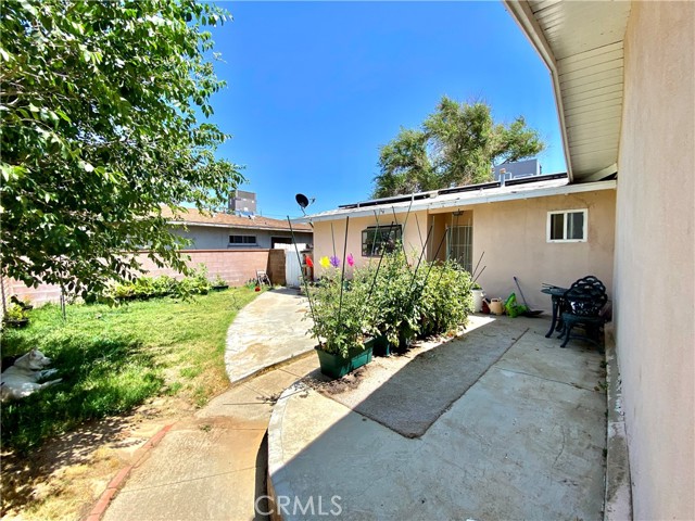 526 W Avenue J5, Lancaster CA: https://media.crmls.org/medias/9c90cbf2-6a74-4f16-8e08-29d4483c9ac3.jpg