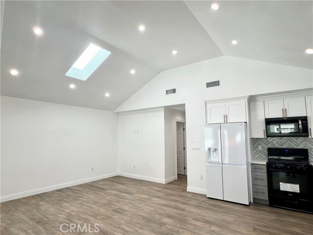 Detail Gallery Image 5 of 15 For 1211 N Keystone Street, Burbank,  CA 91506 - 2 Beds | 2 Baths