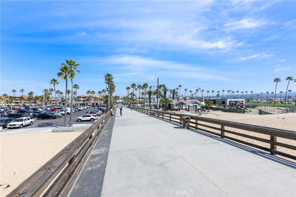 https://media.crmls.org/medias/9c91fde7-0f15-4143-99a6-a5755421f28a.jpg?preset=X-Large