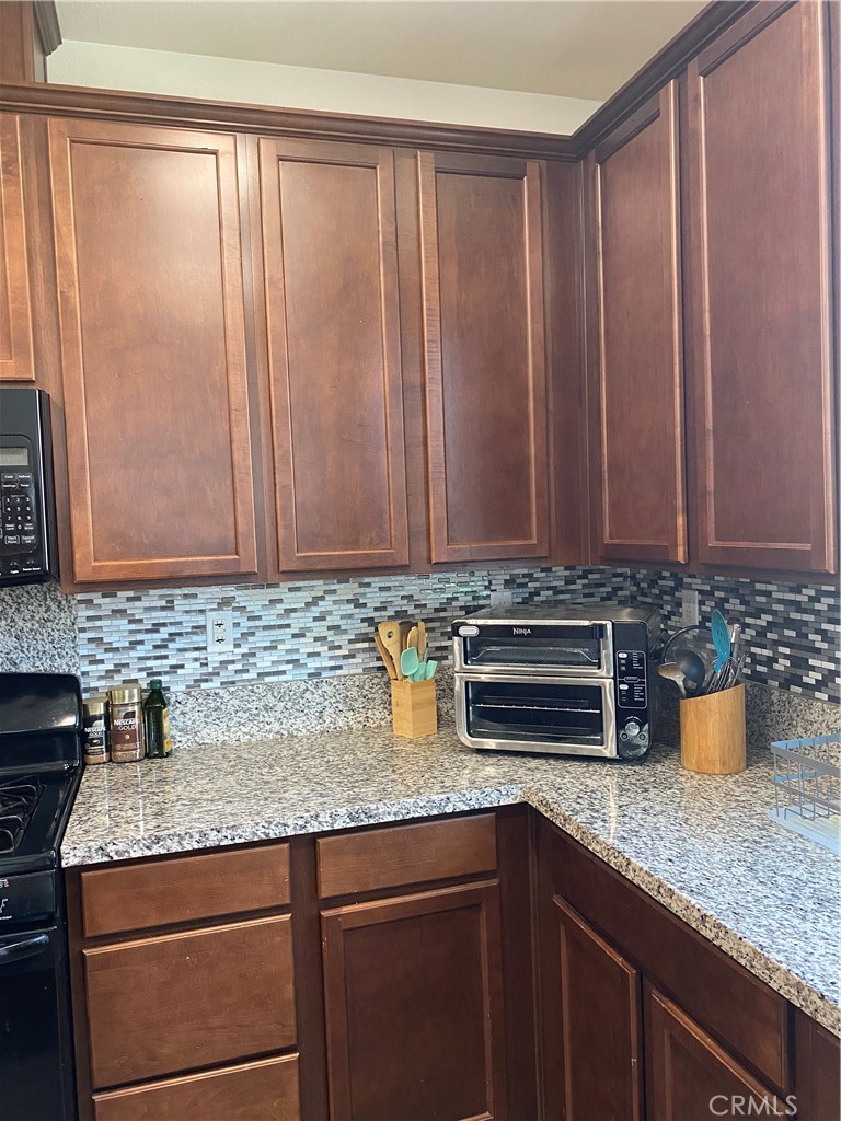 https://media.crmls.org/medias/9c9315c3-490c-4801-ad47-6bb3174c40a3.jpg?preset=X-Large
