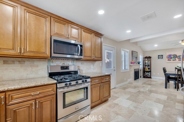 Detail Gallery Image 17 of 34 For 9835 Nevada Ave, Chatsworth,  CA 91311 - 4 Beds | 3 Baths