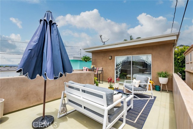 1107 2nd Street, Hermosa Beach, California 90254, 3 Bedrooms Bedrooms, ,1 BathroomBathrooms,Residential,Sold,2nd,SB24118456