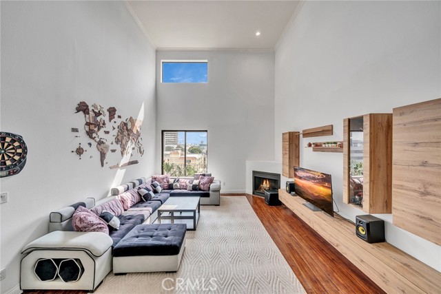 625 S Berendo Street, Los Angeles CA: https://media.crmls.org/medias/9c944581-ad3d-4b8a-987c-aeea41bb06b1.jpg