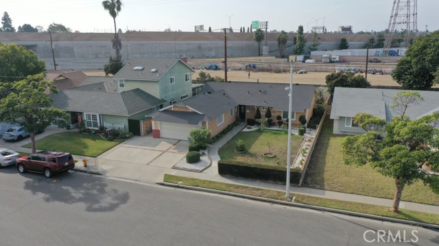 Detail Gallery Image 8 of 63 For 15261 Cascade Ln, Huntington Beach,  CA 92647 - 3 Beds | 2 Baths