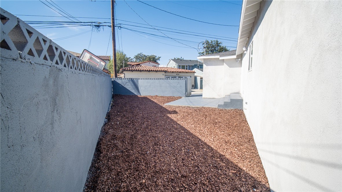 Detail Gallery Image 31 of 33 For 5478 E Pacific Coast, Long Beach,  CA 90804 - 3 Beds | 3 Baths