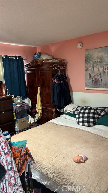 132 W 80th Street, Los Angeles CA: https://media.crmls.org/medias/9c95f0ee-c1fc-4e00-9d84-a5bea8eaafc9.jpg