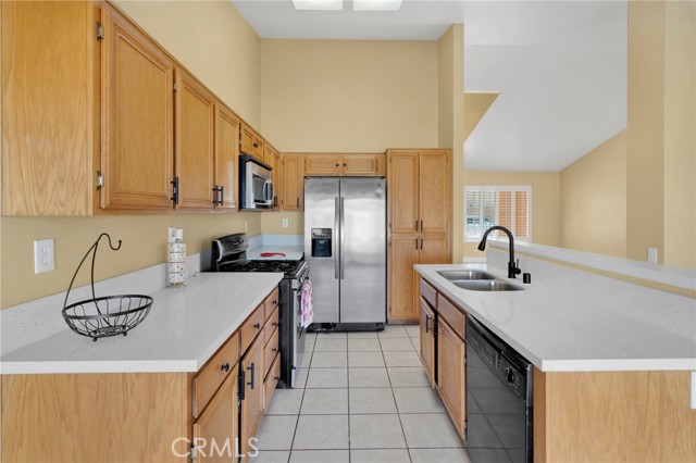 Detail Gallery Image 13 of 38 For 10958 Sherman Way, Adelanto,  CA 92301 - 4 Beds | 2 Baths