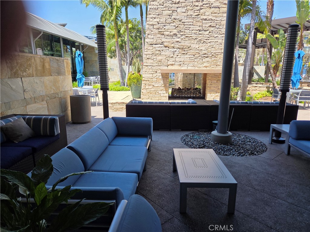 https://media.crmls.org/medias/9c96f72b-f363-4af9-b215-339256a504eb.jpg?preset=X-Large