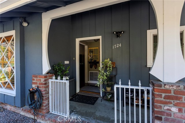 Detail Gallery Image 6 of 26 For 1724 Sombra Dr, Glendale,  CA 91208 - 3 Beds | 2 Baths