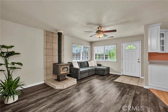 Detail Gallery Image 5 of 24 For 944 First St, Lakeport,  CA 95453 - 4 Beds | 1/1 Baths