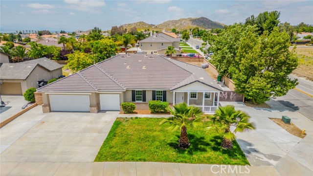 Detail Gallery Image 3 of 43 For 13255 Canterbury Downs Way, Moreno Valley,  CA 92555 - 4 Beds | 2/1 Baths