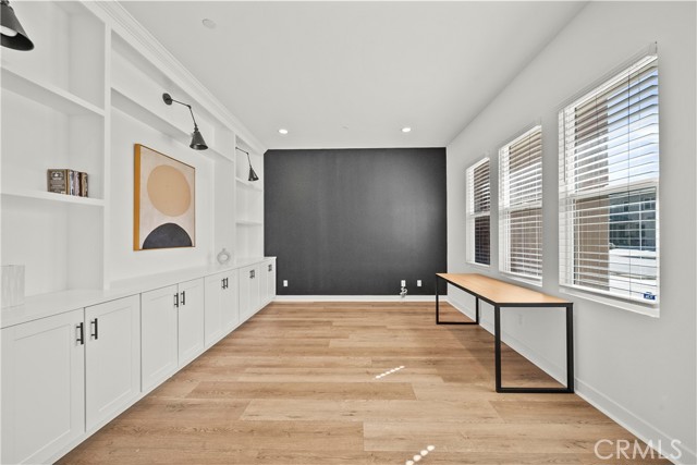 Detail Gallery Image 5 of 56 For 17715 Hillside, Canyon Country,  CA 91350 - 4 Beds | 4 Baths