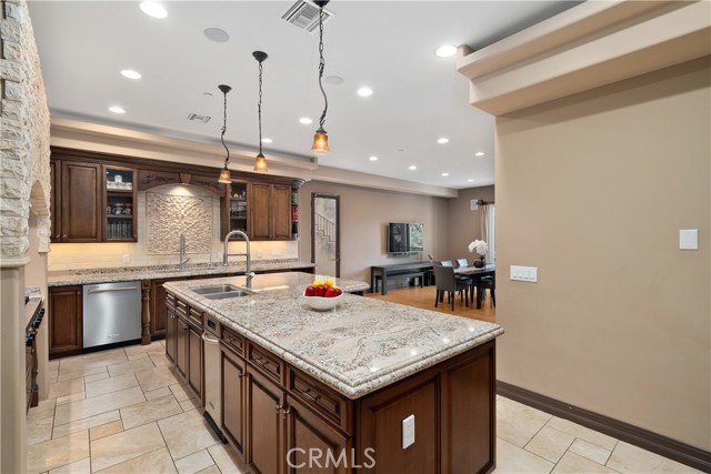 4630 Esparto Street, Woodland Hills CA: https://media.crmls.org/medias/9c99f6ea-4f45-40ce-b4f6-864444668f5f.jpg