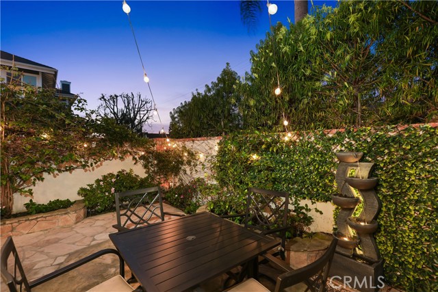 Detail Gallery Image 43 of 51 For 2421 E 16th #1,  Newport Beach,  CA 92663 - 4 Beds | 2/1 Baths