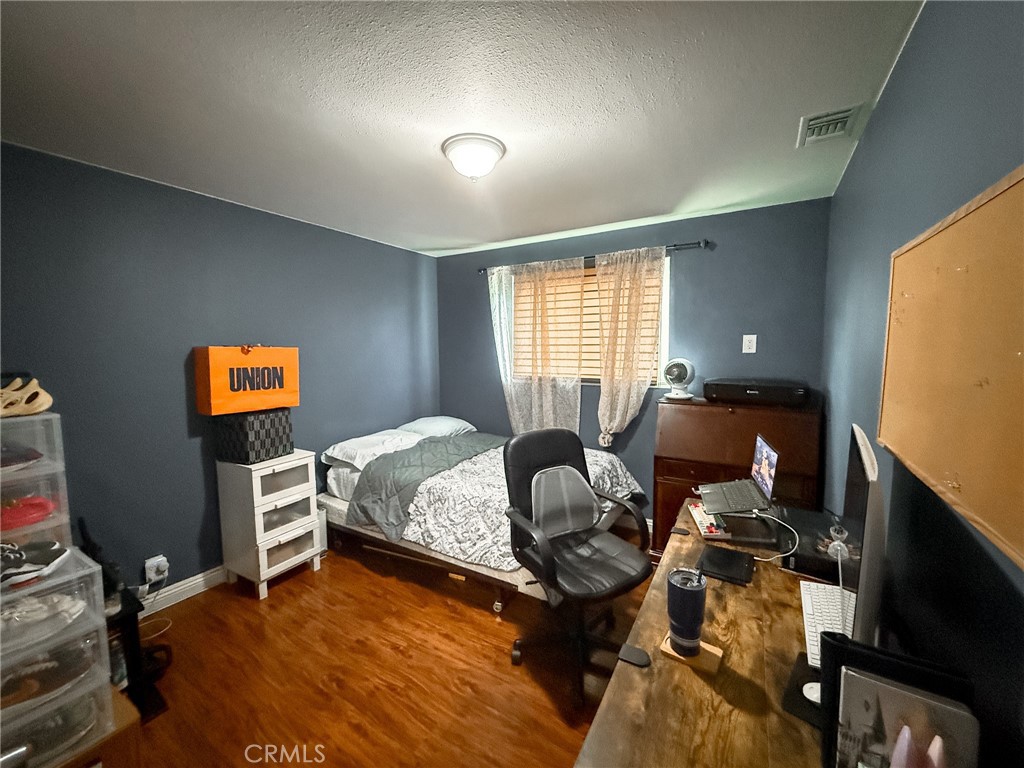 https://media.crmls.org/medias/9c9a2436-ea3e-4127-9a78-f83eea790f7b.jpg?preset=X-Large