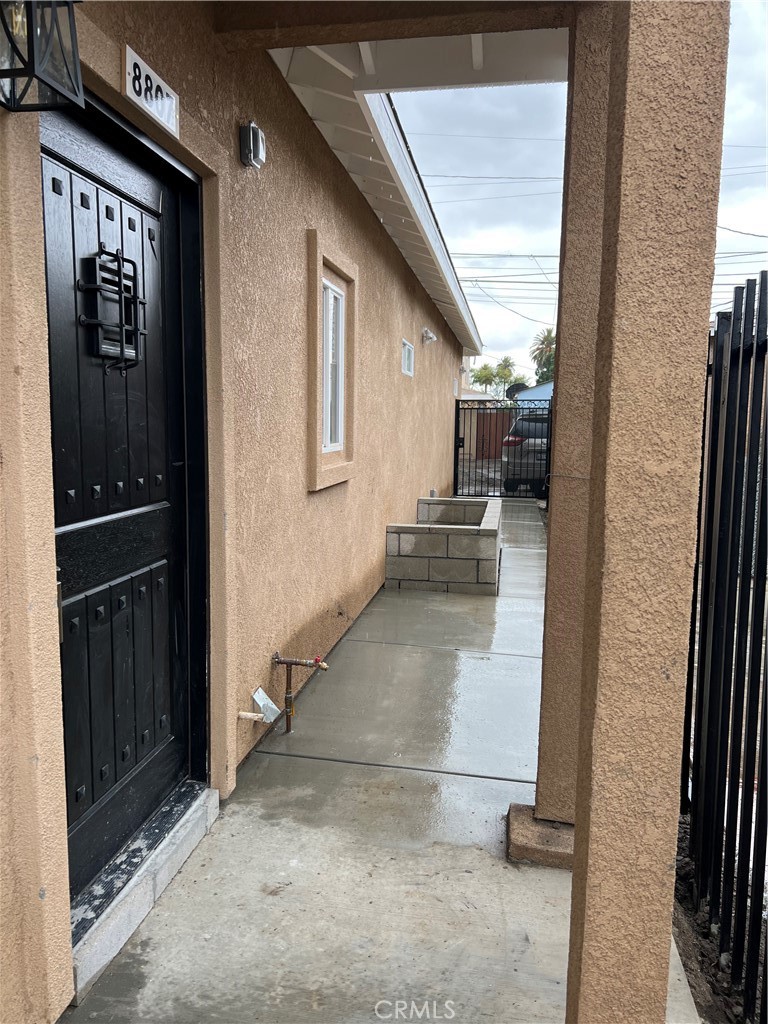 8807 S Hoover