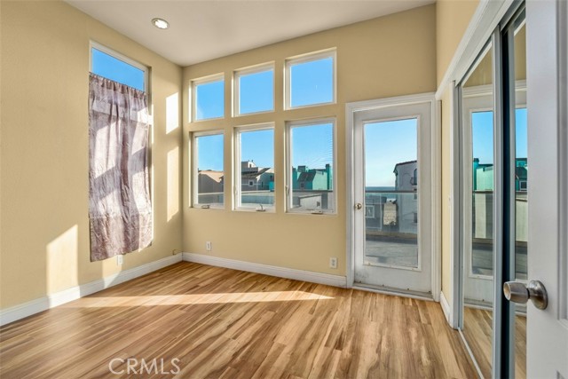55 B Surfside Avenue, Surfside CA: https://media.crmls.org/medias/9c9b4ad5-2be4-441d-a80b-92fea23e9156.jpg