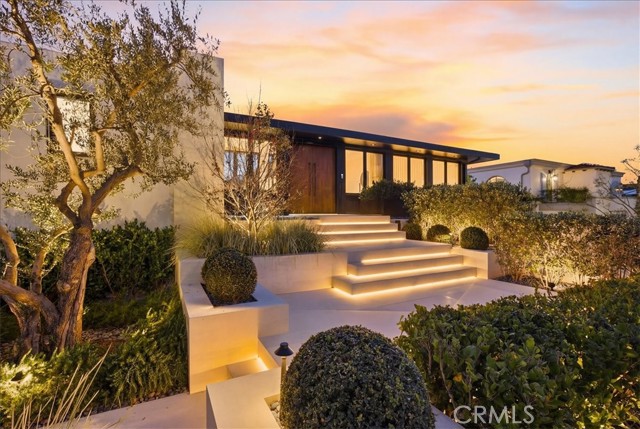 101 N Poinsettia Avenue, Manhattan Beach CA: https://media.crmls.org/medias/9c9b4dd7-a1dd-4e3d-a040-01b34e30c9d7.jpg