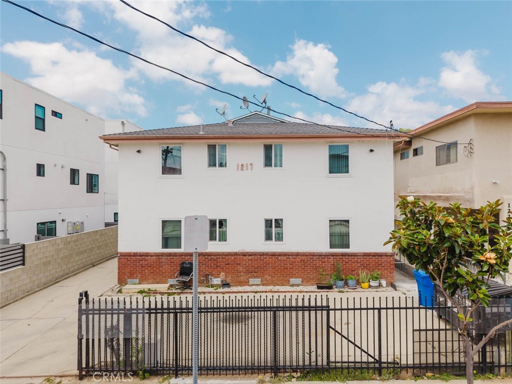 1217 N Kingsley Drive #4