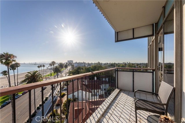2999 E Ocean Blvd, Long Beach CA: https://media.crmls.org/medias/9c9d549f-d858-4502-9125-667aa5729eff.jpg